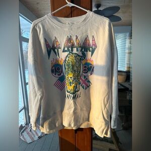 ✨Like new✨ Def Leppard Graphic Women's Sweater - White